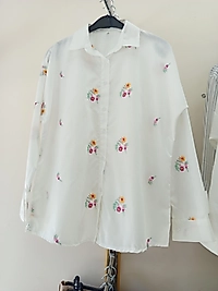 GÜL İŞLEMELİ GÖMLEK