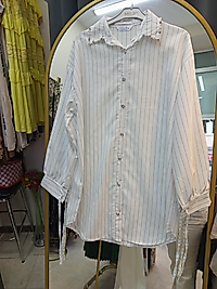 YAKASI TAŞLI GÖMLEK